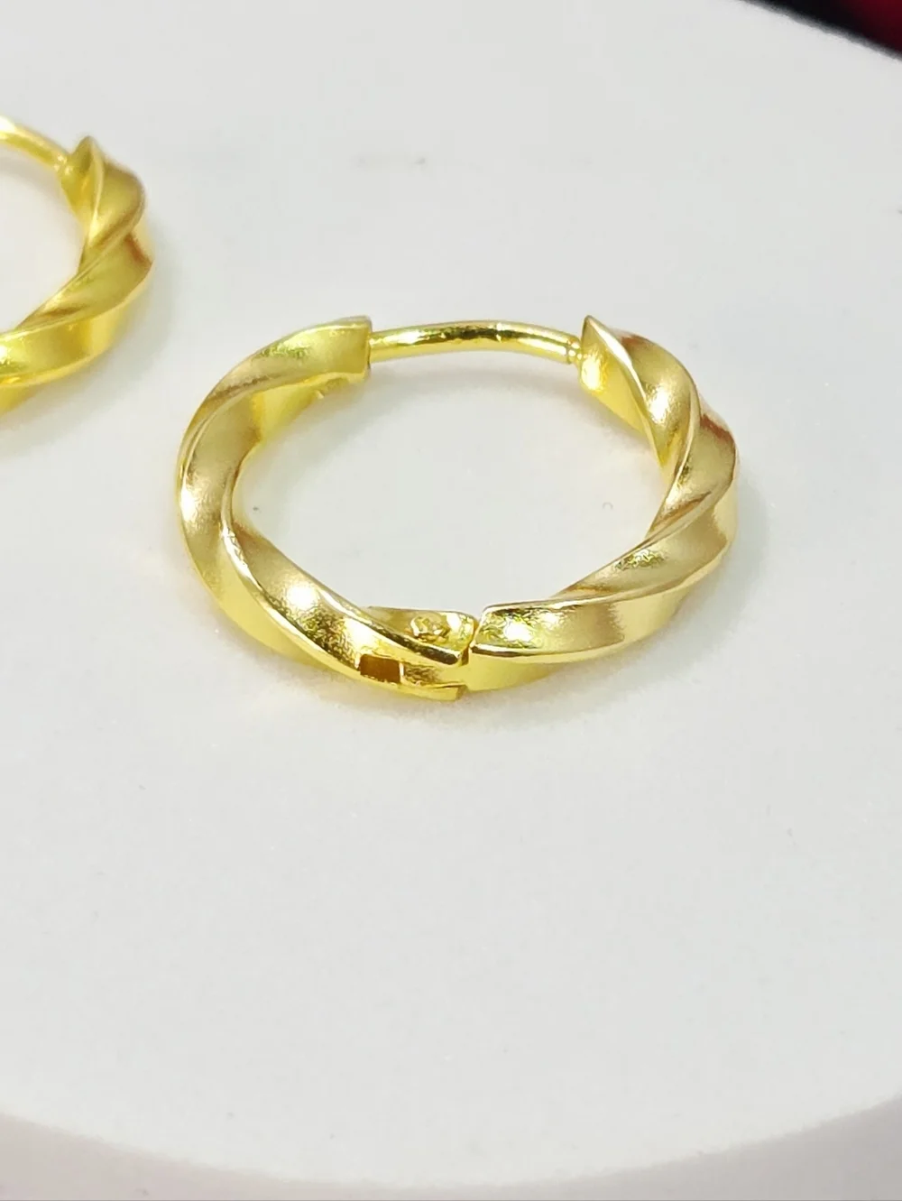 Twisted Gold Hoop Earrings 18mm 18K Stainless Steel Hinged Huggie Essential Luxe